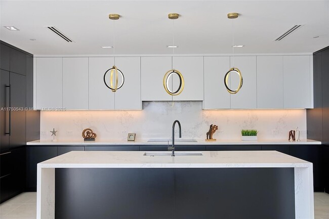 160 Isle of Venice Dr, Unit 401 in Fort Lauderdale, FL - Foto de edificio - Building Photo