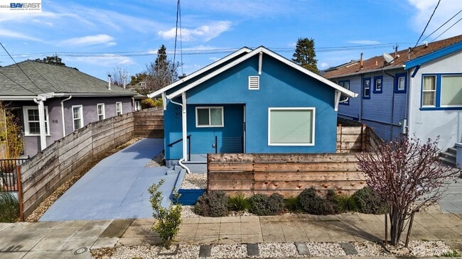 property at 914 44th St