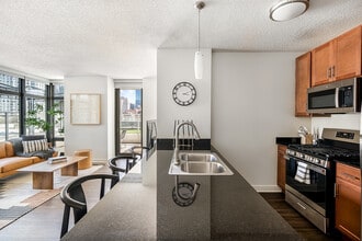 Alta in Chicago, IL - Building Photo - Building Photo