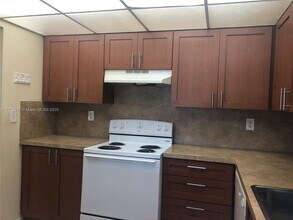 6980 NW 186th St in Hialeah, FL - Building Photo - Building Photo