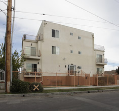 12017 Hart St in North Hollywood, CA - Building Photo - Building Photo