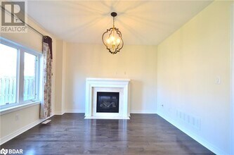 15 Forsyth Crescent in Barrie, ON - Building Photo - Building Photo