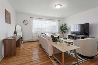 9606 Golf Terrace in Des Plaines, IL - Building Photo - Building Photo