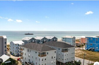 208 Carolina Beach Ave S in Carolina Beach, NC - Building Photo - Building Photo