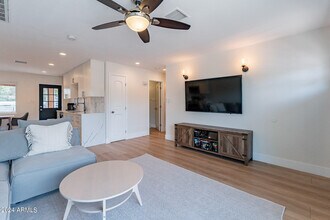 8701 E Sheridan St in Scottsdale, AZ - Building Photo - Building Photo