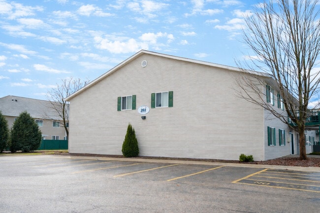Murdock Apartments in Tomah, WI - Foto de edificio - Building Photo