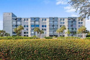 644 Island Way in Clearwater, FL - Building Photo
