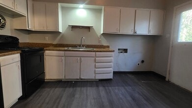 1967 S Riverview Cir in Albany, GA - Building Photo - Building Photo