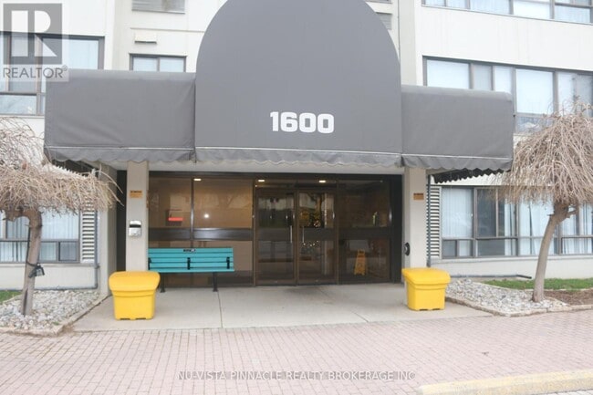 1600 Adelaide St in London, ON - Building Photo - Building Photo