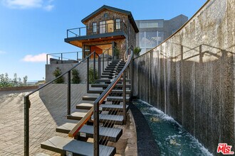 2020 Cyprean Dr in Los Angeles, CA - Building Photo - Building Photo