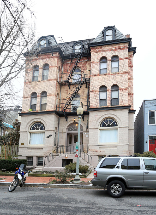 1512 Corcoran St NW in Washington, DC - Foto de edificio - Building Photo