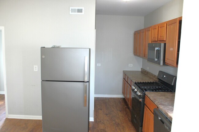 135 E Chestnut St in Coal City, IL - Building Photo - Building Photo