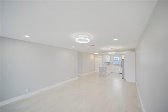 2725 Emory Dr W in West Palm Beach, FL - Building Photo - Building Photo