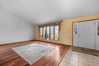 2083 Maplewood Cir in Naperville, IL - Building Photo - Building Photo