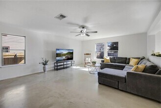 511 Estes Park in Taylor, TX - Building Photo - Building Photo