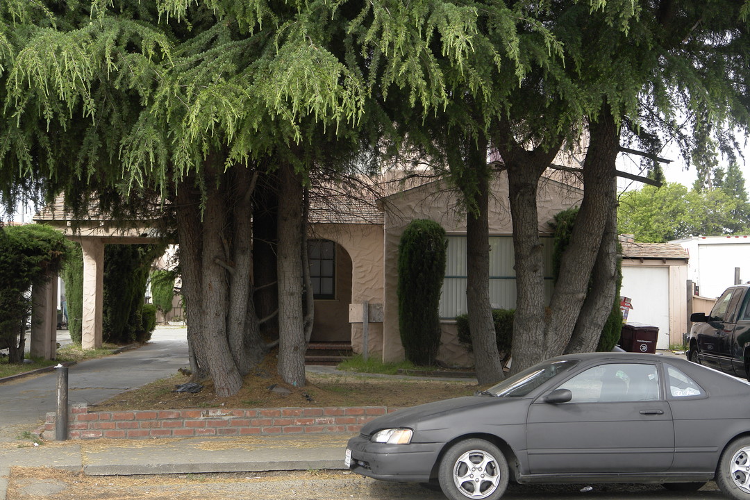 21243-21339 Meekland Ave in Hayward, CA - Building Photo