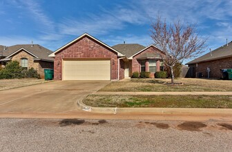 10633 SW 35th St in Yukon, OK - Building Photo - Building Photo