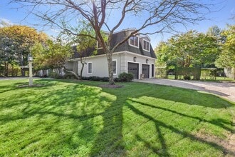 15 S Hill St in Southampton, NY - Building Photo - Building Photo