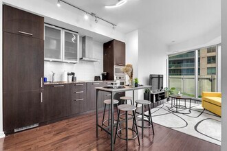 19 York St in Toronto, ON - Building Photo - Building Photo