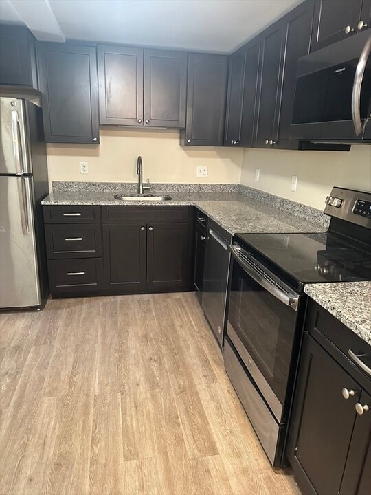 54 Longmeadow Rd in Taunton, MA - Building Photo