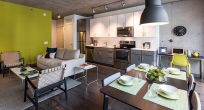 212 W Washington St, Unit 1403 in Chicago, IL - Foto de edificio - Building Photo