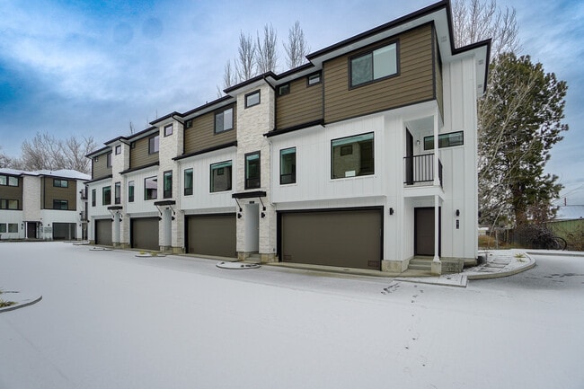 property at 4614 N Iota Ln