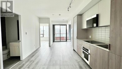 28-928 Eastern Ave in Toronto, ON - Building Photo - Building Photo