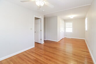 310 Anchor Dr in Greensboro, NC - Foto de edificio - Building Photo