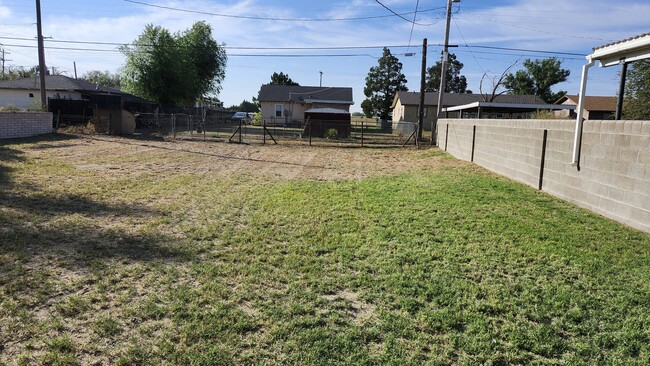 1707 W 17th Ln in Portales, NM - Building Photo - Building Photo