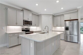 335 Tamarindo Ln in Naples, FL - Building Photo - Building Photo
