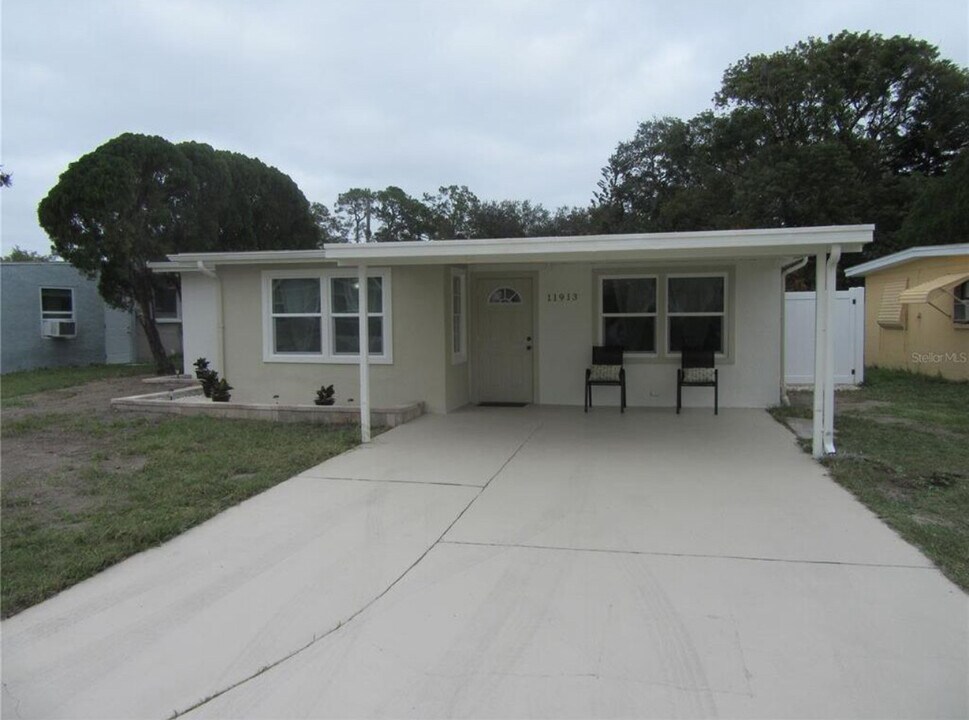 11913 104th St in Largo, FL - Building Photo