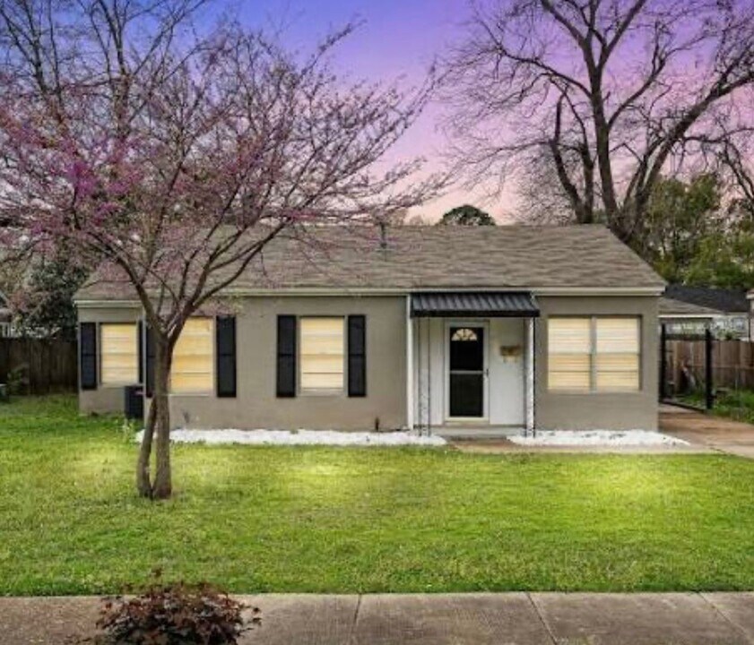 145 E Ratcliff St in Shreveport, LA - Building Photo