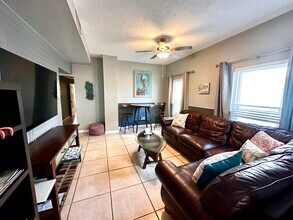 313 Faulkner St, Unit B in New Smyrna Beach, FL - Foto de edificio - Building Photo