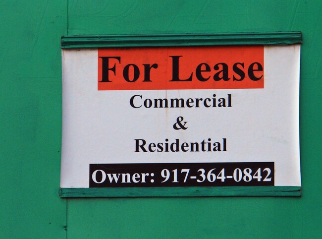 682-686 Grand St in Brooklyn, NY - Building Photo - Building Photo