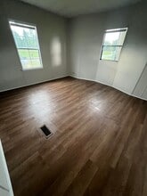 536 Railroad St in Claxton, GA - Building Photo - Building Photo