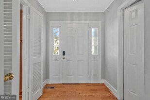 8505 Jeffersonian Ct in Vienna, VA - Building Photo