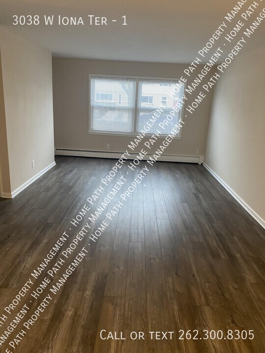 3038 W Iona Terrace in Milwaukee, WI - Building Photo