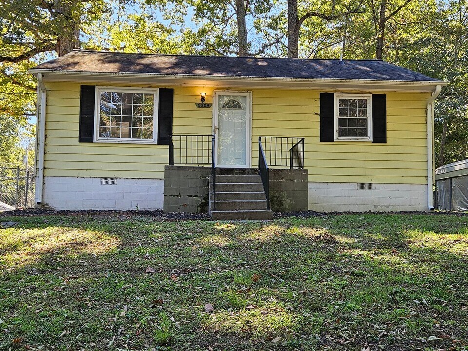 5209 Hemlock Rd in Quinton, VA - Building Photo