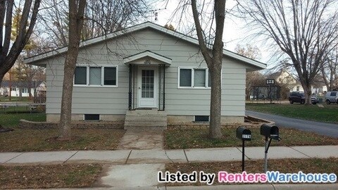 207 N 6th St in Henderson, MN - Foto de edificio - Building Photo