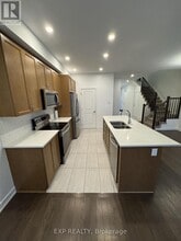 914 Alvarez Ln in Ottawa, ON - Building Photo - Building Photo
