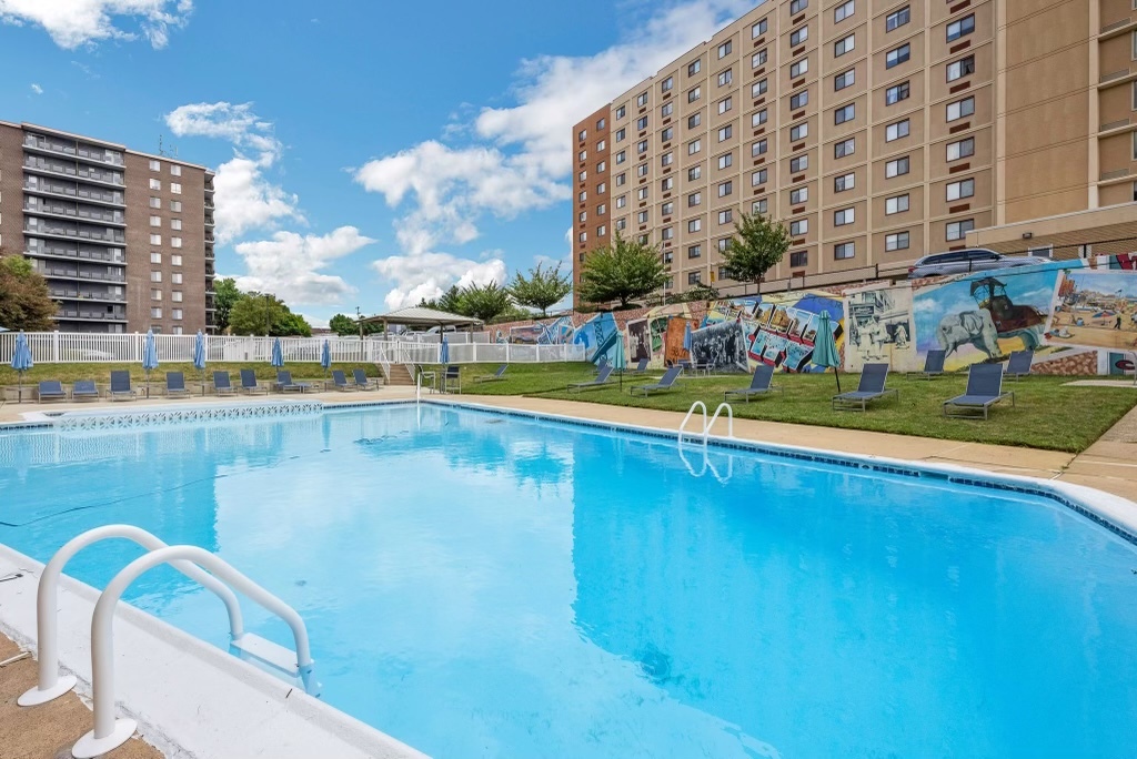 The Revere Apartments in Philadelphia, PA - Building Photo