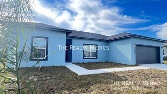 1138 Kareena St NW in Palm Bay, FL - Building Photo