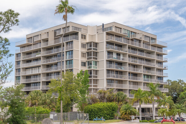 Harbor Bluffs Condominiums in Clearwater, FL - Building Photo - Building Photo