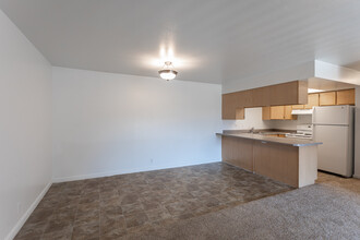 Triton Heights in Salt Lake City, UT - Building Photo - Interior Photo