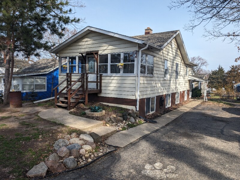 618 Lake St in Twin Lakes, WI - Building Photo