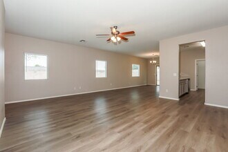 1715 E Renegade Trail in San Tan Valley, AZ - Foto de edificio - Building Photo