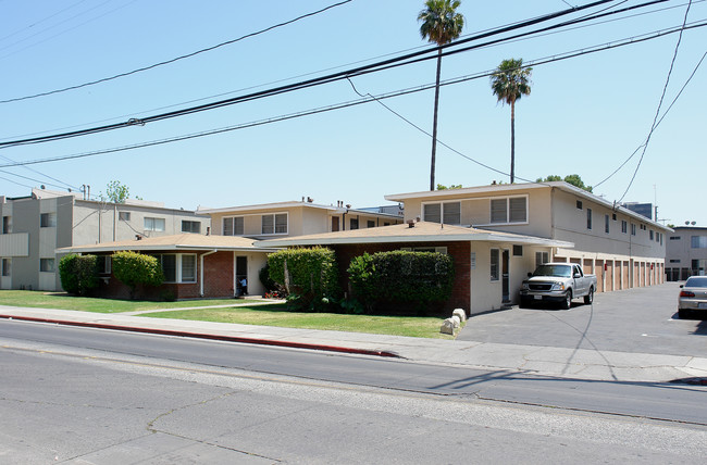 804 Washington Ave in Santa Ana, CA - Foto de edificio - Building Photo