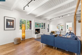 5915 Alhambra Ave in Oakland, CA - Building Photo - Building Photo