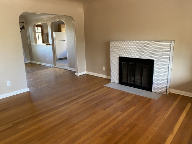 1706 Ridgecrest Dr SE in Albuquerque, NM - Building Photo - Building Photo
