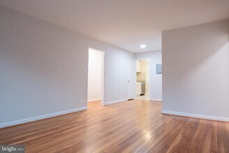 202 N George Mason Dr in Arlington, VA - Building Photo - Building Photo